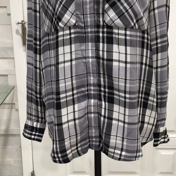 ๐ EXPRESS Plaid Button Down Shirt Hi-Lo Length Long Sleeves With Collar - Picture 4 of 11